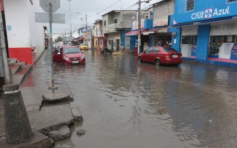 Calles inundadas producto de las lluvias
