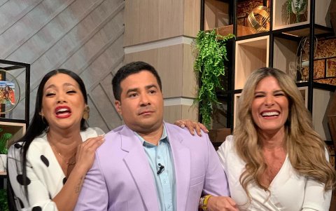 Dora West y Gaby Díaz con Henry Bustamante.