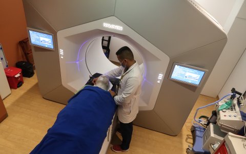 Con lo recaudado por el impuesto, Solca Guayaquil exonera el tratamiento de los pacientes sin recursos y, además, consigue prótesis para quienes lo requieren.