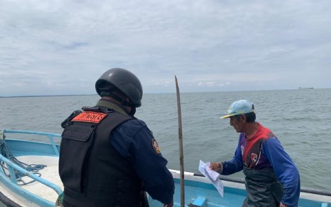 Entre las actividades que se despliegan está el control de pesca.