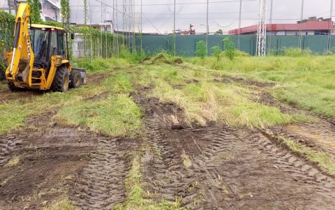 Las lluvias han complicado la obra, pero no la han detenido.