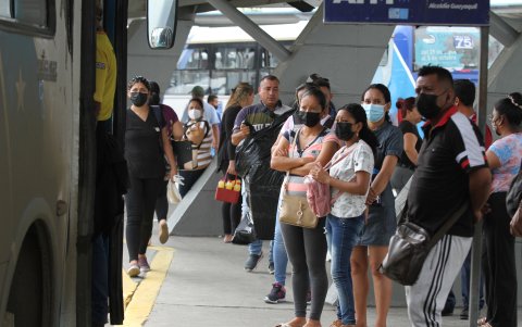 Pasajeros dudan en treparse a los buses al ver actos sospechosos