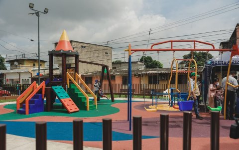 Los parques cuentan con área de juegos infantiles