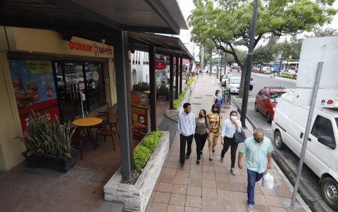 Sitio. A lo largo de la Víctor Emilio Estrada, en Urdesa, destacan los comercios.