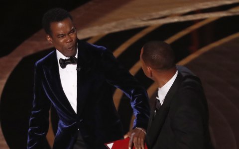 Will Smith golpeó a Chris Rock.