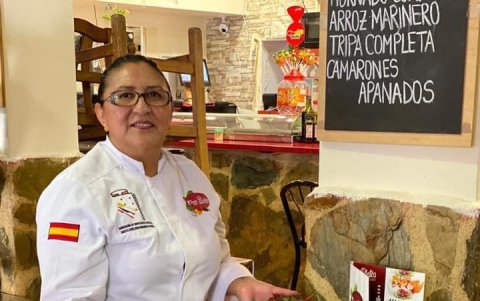 Martha Elena Sisa fue reconocida en Madrid como embajadora de la gastronomía ecuatoriana.