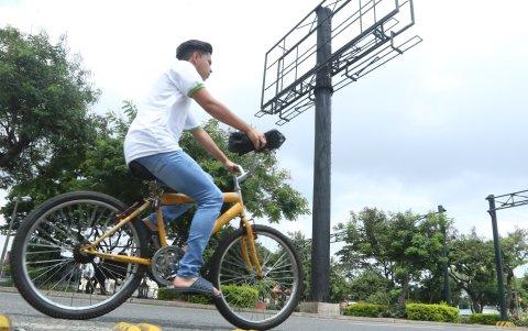 Hecho. Una de las vallas se encuentra en la avenida Velasco Ibarra.