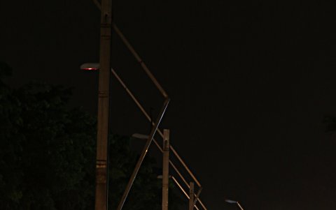 El puente está en penumbras