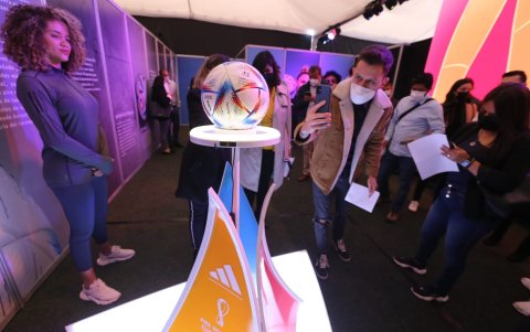 Presentación del balón Al rihla fabricado por Adidas que quiere decir el viaje, con el que se jugará el mundial de Qatar 2022