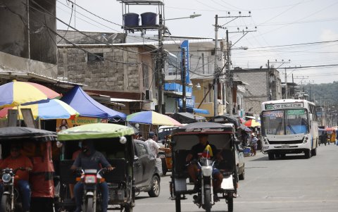 A muchos habitantes les preocupa la forma descontrolada en que circulan las tricimotos. Para otros es un medio de transporte necesario.