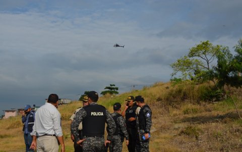 Desde el cielo, agentes de la Aeropolicial también dieron apoyo al trabajo realizado en tierra.