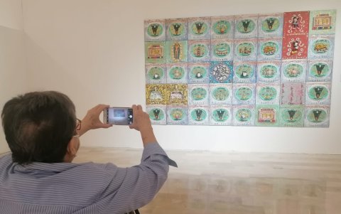 Varias artistas han acudido a la muestra para disfrutar de sus obras y de sus colegas.