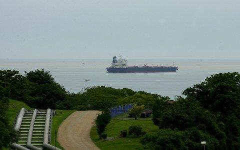 Buscar un intermediario en China para vender petróleo en Perú. La venta anticipada de crudo puso en manos chinas un negocio de intermediación que supera los 60 mil millones de dólares.