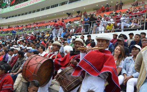 Los pingulleros son los ancianos de la comunidad que acuden a los partidos más importantes.
