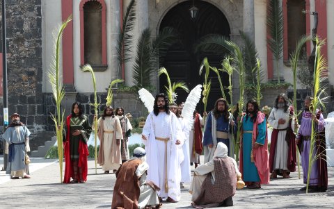 Arrancan los actos religiosos de la Semana Santa en Iztapalapa, Ciudad de México (México), el segundo país con más católicos del mundo, con un Domingo de Ramos híbrido que fue retransmitido en 2021 por internet y con restricciones de aforo por la pandemia.