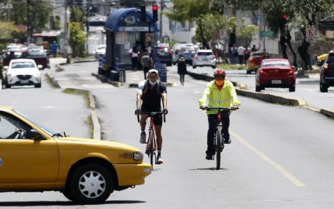Carril exclusivo. El carril exclusivo de la Ecovía es utilizado por los ciclistas.