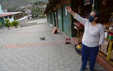 El comercio no puede reactivarse en la zona. Los locales cercanos al puente permanecen cerrados.