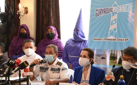 Las autoridades de la ciudad, ayer, al momento de dar a conocer el plan de contingencia por Semana Santa.