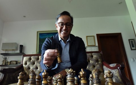 Se define como un hombre íntegro al cual nunca le han encontrado algo turbio.