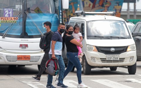 En medio de tanto automotor, los controles pasan inadvertidos.