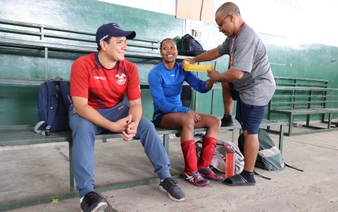 La deportista nacional muestra su alegría mientras se alista para cumplir uno de sus exigentes entrenamientos.