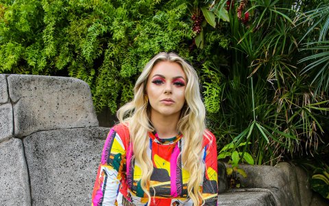 Niega una relación con Rayo.