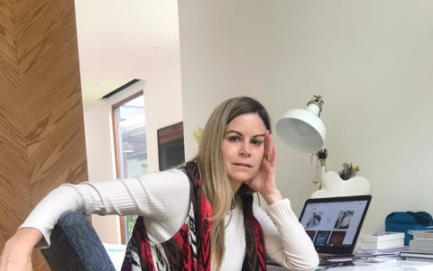 Las redes sociales y la radio son sus principales herramientas.