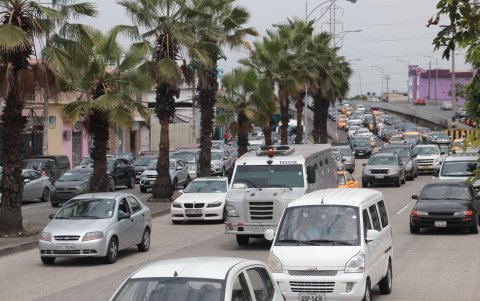 El congestionamiento fatigando a los vecinos de al menos seis ciudadelas ubicadas a los costados de la avenida Francisco de Orellana: Kennedy, la Alborada, Los Álamos, El Cóndor, Guayacanes y Samanes.
