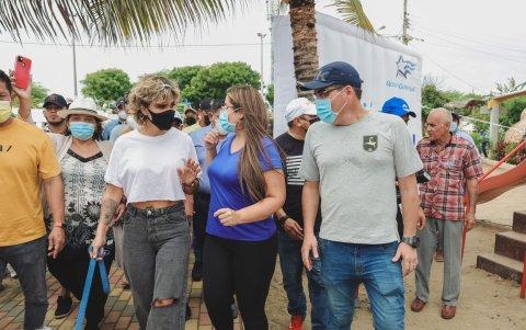 La alcaldesa Cynthia Viteri acudió al evento inaugural.