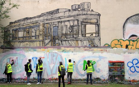Los visitantes pueden crear su propio mural en un curso intensivo.