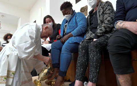 Francisco asistió a la cárcel de Civitavecchia.