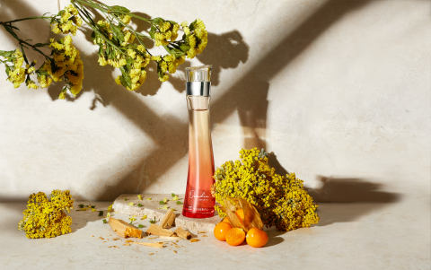 La nueva fragancia tiene tres principales ingredientes que son: Uchuva, flor de mimosa y guayaco