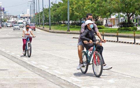 Ciclovía. La arteria cuenta también con una ciclovía en las dos direcciones (de sur a norte y viceversa).