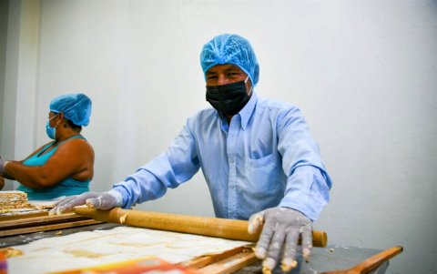 En Colonche los comuneros efectuan derivados con miel de abeja.