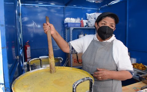 Muchas personas se encargan de preparar la fanesca