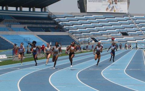 Angela Tenorio ganó en los 100 metros planos.