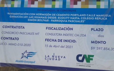 En el letrero que se exhibe afuera del campamento de la contratista a cargo de la obra de la avenida Manuela Garaicoa no aparece el plazo que se fijó, inicialmente (360 días) para la ejecución de los trabajos.