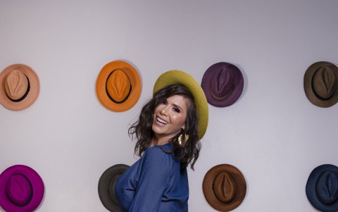 Ella sueña con ser madre.