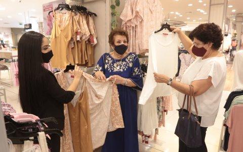 Fiesta.- Jessie de Seminario (intermedio) se prepara para celebrar junto a 32 familiares. En dos años vuelven a hacer una fiesta por el Día de la Madre.