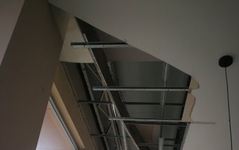 . Deterioro. Ante el abandono, la estructura interna del lugar ha empezado a romperse.