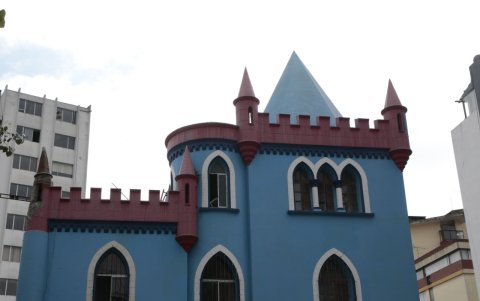 Casa de campaña. El castillo Silva del Pozo es apetecido por partidos políticos.