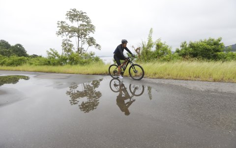 Ayer no hubo familias ni grupos de ciclistas en el parque El Lago.
