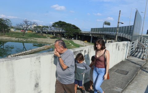 Pedido. Guayacanes pide a Interagua que una brigada médica verifique el estado de salud en el que se encuentran las familias, tras convivir con los olores.