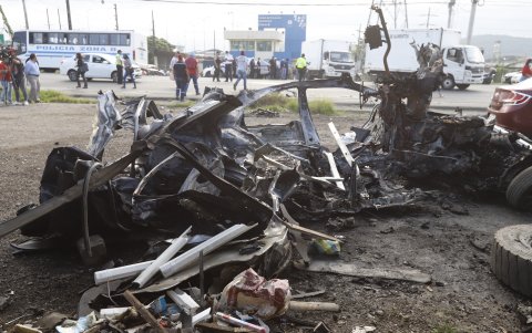 A las 03:00 de este lunes explotó un coche bomba justo al frente de la cárcel Regional de Guayas