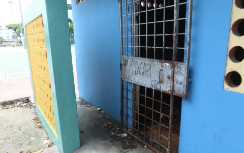 Escenario. Así permanece una estructura del parque lineal de la 29.