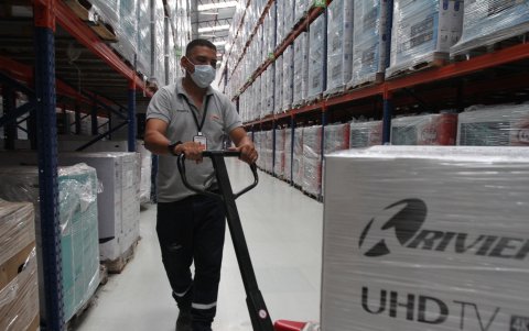 Producción.- La fábrica de Audioelec donde se produce la marca Riviera.