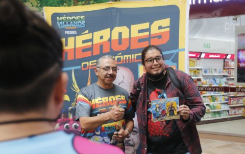 El actor mexicano de doblaje, Octavio Rojas, compartió con los fans en la convención Héores y Villanos