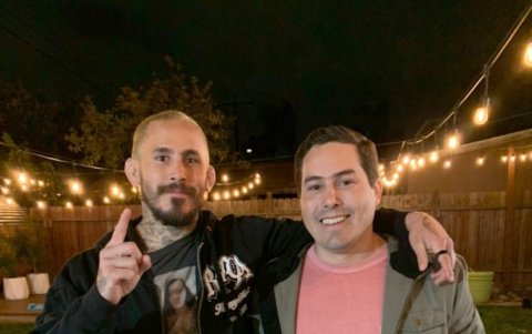 Chito (i) abraza a Marlon Vera Delgado, su hermano mayor.