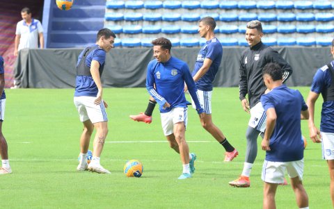Joao Rojas (c), ofensivo de Emelec, fue vendido antes de la llave ante Atlético Mineiro, sin tiempo para reforzar la plantilla.
