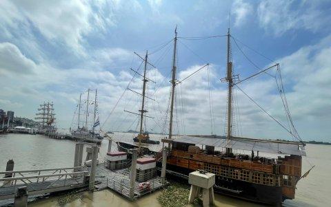 El barco Morgan se encuentra varado hace varios meses en el muelle